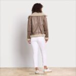 jp Sam Edelman 女性 ショートアビエータージャケット ライトカーキ 4NFV0P1276 衣服 - Image 4