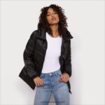 jp Sam Edelman 女性 ショートソフトダウンパファー 黒 4NFV0P1130 衣服 - Image 3