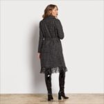 jp Sam Edelman 女性 ベルト付きラップフリンジコート 黒、白 4NFV0P1237 衣服 - Image 4